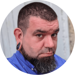 Recenzja oprogramowania dla salonów urody Fresha. Podnieś satysfakcję klientów, korzystając z automatycznych przypomnień i powiadomień programu Fresha, zmniejszając liczbę nieobecności i poprawiając komunikację między stylistami a klientami.
